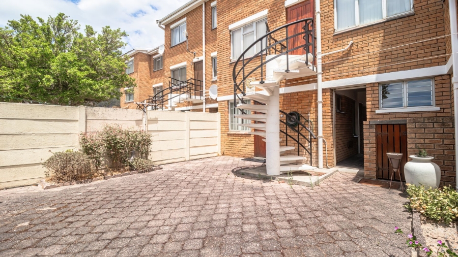 To Let 4 Bedroom Property for Rent in Gordons Bay Village Western Cape